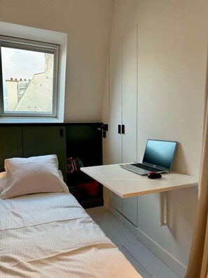Acesso à internet, roupa de cama