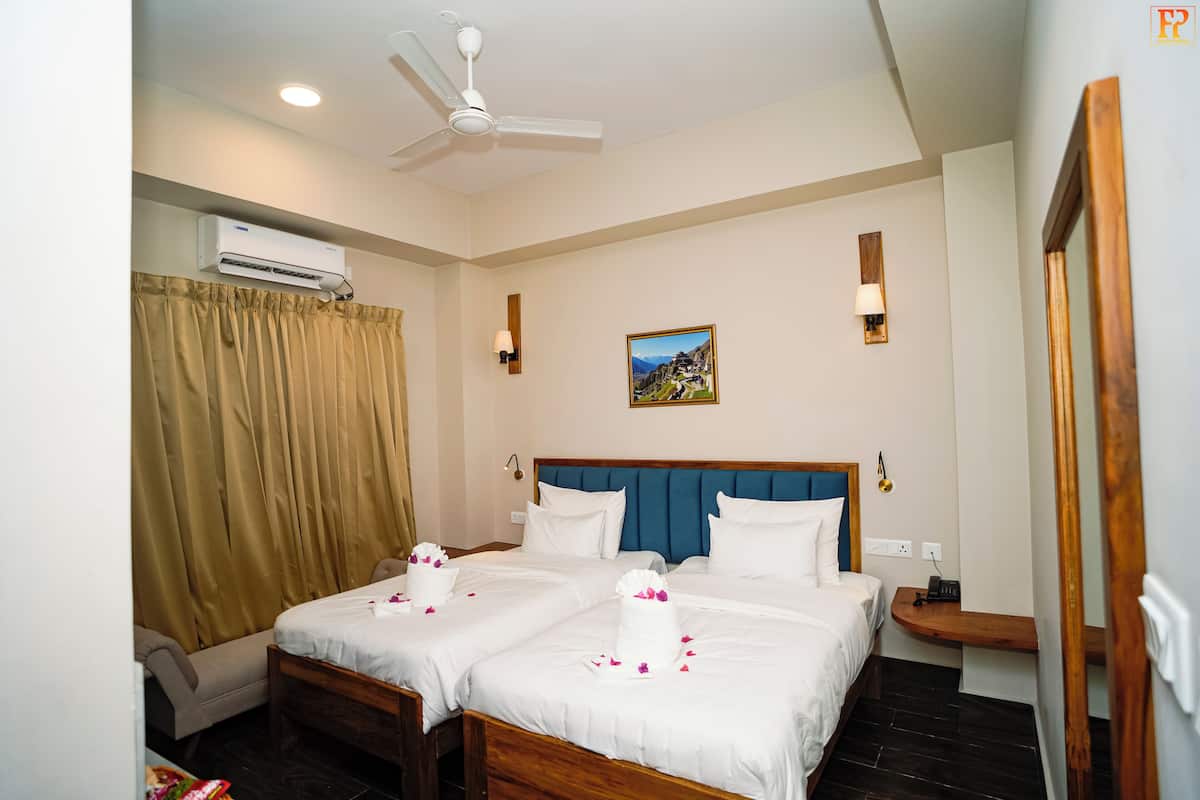 Deluxe Double or Twin Room | 1 bedroom, premium bedding, minibar, in-room safe