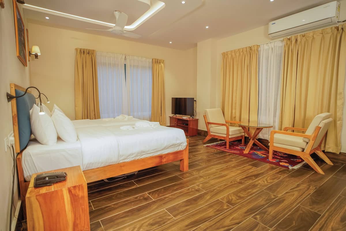 Suíte estúdio superluxo, sacada, vista para a colina | Roupas de cama premium, frigobar, cofres nos quartos, cortinas blackout