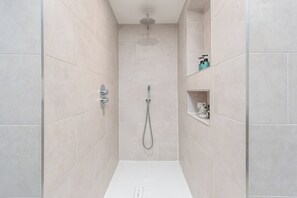 Bathroom - Clarendon Place 1BD in Leamington Spa (Royal Leamington Spa)