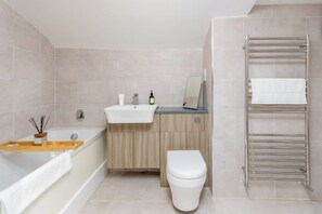 Bathroom - Clarendon Place 1BD in Leamington Spa (Royal Leamington Spa)