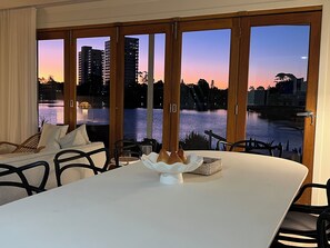 Dining - The Master Suite (Mermaid Waters)