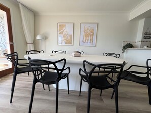 Dining - The Master Suite (Mermaid Waters)