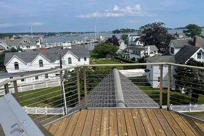Property grounds - Premier Branford Waterside Property - Rooftop Deck, kayaks, water views, private office, patio (Branford)