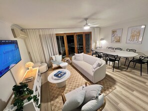 Smart TV - Waterfront at Mermaid (Mermaid Waters)