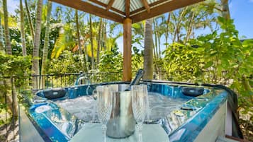 Outdoor spa tub