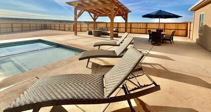 Private Pool and Hot Tub at Kanab Luxury Home with Incredible Sunset Views and S