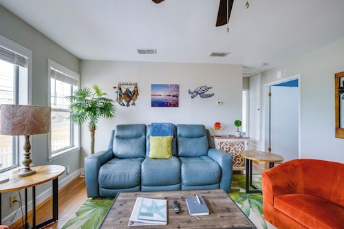 Walk Dtwn: Pet-Friendly Townhome in Rockport