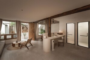 Chambre Simple Classique, 1 très grand lit, salle de bains privée, vue jardin | Salle de bain