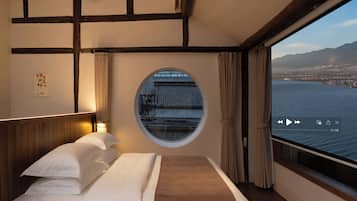 Habitación individual Deluxe, 1 cama King size, baño privado, vista al jardín | Artículos del minibar gratis y escritorio