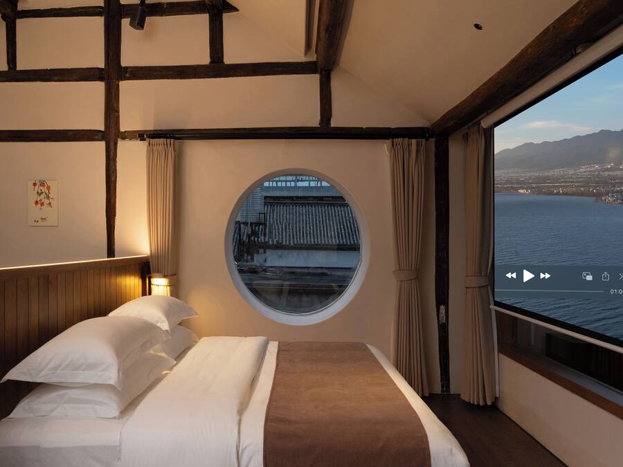 Deluxe Single Room, 1 King Bed, Private Bathroom, Garden View | Minibar (free items), desk, laptop workspace, blackout drapes