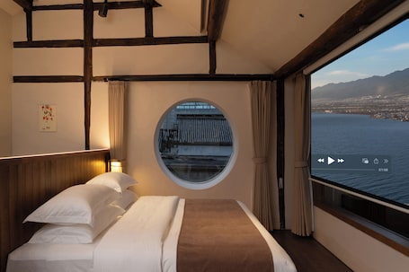 Deluxe Single Room, 1 King Bed, Private Bathroom, Garden View | Free minibar, desk, laptop workspace, blackout drapes