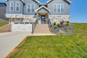 Exterior - Cherokee Lake Retreat w/ Views in Morristown! (Morristown)