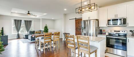 Fridge, microwave, stovetop, dishwasher