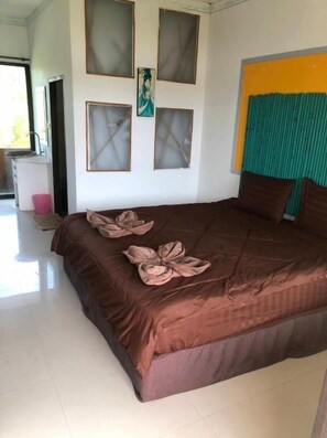 Free WiFi, bed sheets - Petpumok Wangnamkhiao Hotel (Wang Nam Khiao)