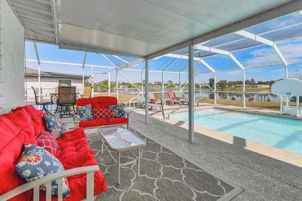 Lämmitetty uima-allas