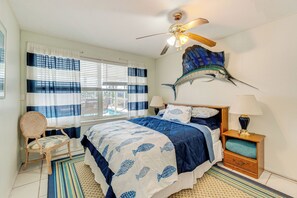 4 bedrooms, desk, iron/ironing board, Internet