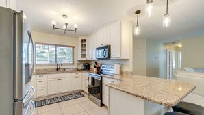 Coffee/tea maker, fridge, microwave, stovetop