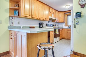 Refrigerador, microondas, placa de cocina, lavavajillas