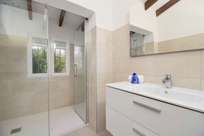 Shower, towels