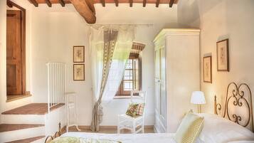 6 Schlafzimmer, BĂŒgeleisen/BĂŒgelbrett, kostenloses WLAN, BettwĂ€sche