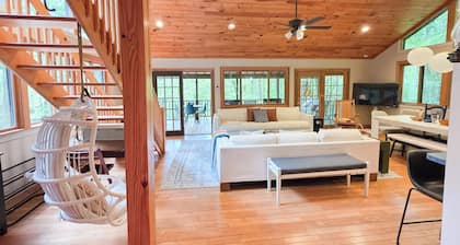 Native Gem Mountain Chalet with Views Near Smoky Mountains, Trails & Waterfalls