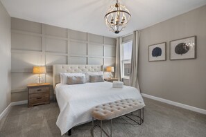 6 Schlafzimmer, Schreibtisch, Bügeleisen/Bügelbrett, Reisekinderbett