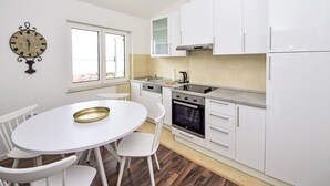 Private kitchen - Beautiful apartment for 6 people with A/C, WIFI and balcony (Solin)