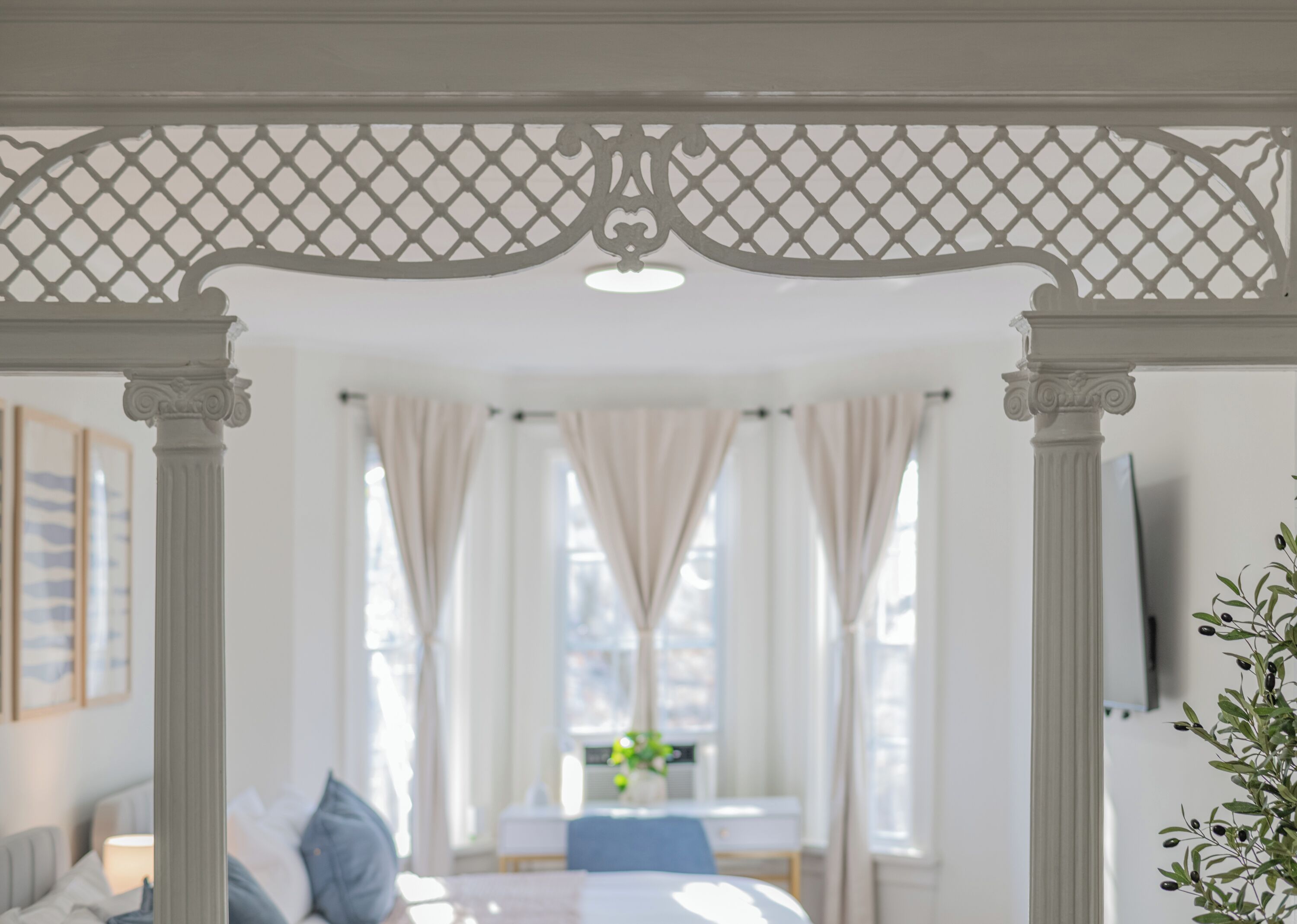 3 bedrooms, desk, iron/ironing board, travel crib