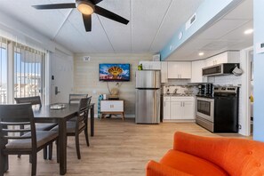 Fridge, oven, coffee/tea maker, blender