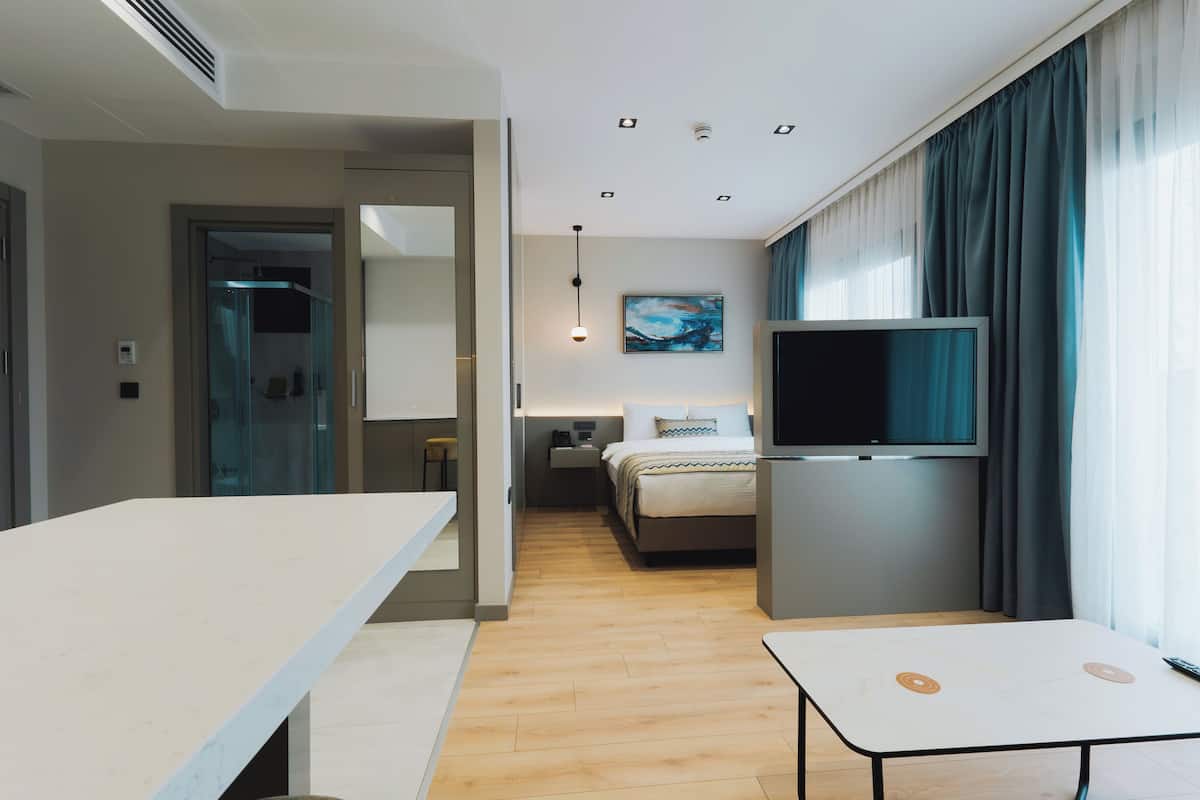 In-room safe, soundproofing, free WiFi