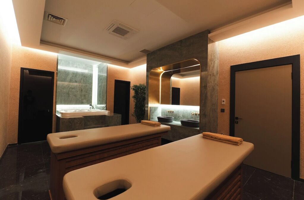 Couples treatment rooms, Turkish bath, body treatments, aromatherapy