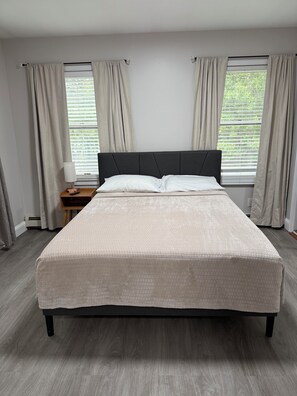 4 bedrooms, iron/ironing board, free WiFi, bed sheets