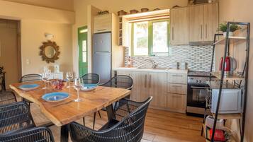 Fridge, microwave, oven, coffee/tea maker