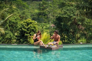 Pool - The Wapa Lux Tent (Sidemen)