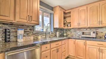 Réfrigérateur, four, plaque de cuisson, lave-vaisselle