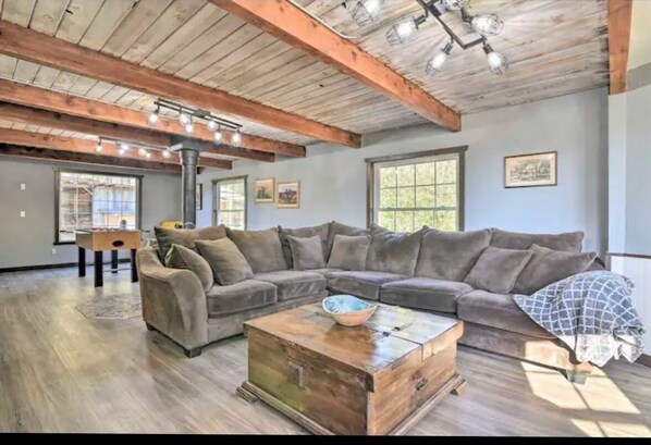 Smart TV, chimenea y videojuegos 