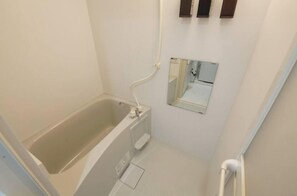 Appartamento (302) | Bagno | Set di cortesia gratuito, asciugacapelli, asciugamani, shampoo