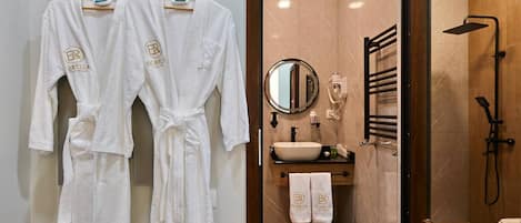 Family Double Room Single Use | Bathroom | Slippers