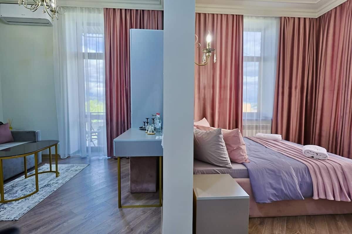 Familien-Doppel- oder -Zweibettzimmer, Gartenblick