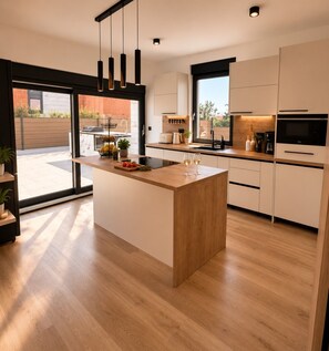 Coffee/tea maker, fridge, microwave, oven