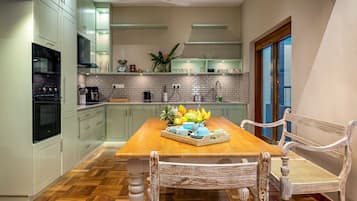 4-Bedroom Villa with a Swimming Pool | Private kitchen