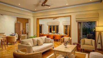 4-Bedroom Villa with a Swimming Pool | Zona de estar