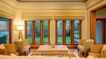 4-Bedroom Villa with a Swimming Pool | Living area