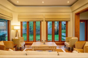 4-Bedroom Villa with a Swimming Pool | Living area
