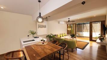 Suite Mewah, pemandangan kolam renang | 1 kamar tidur dan Wi-Fi gratis