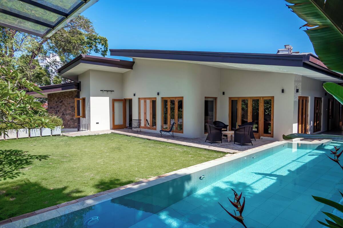 4-Bedroom Villa with a Swimming Pool