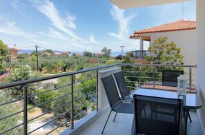 Outdoor dining - Studio Appartment (agios)