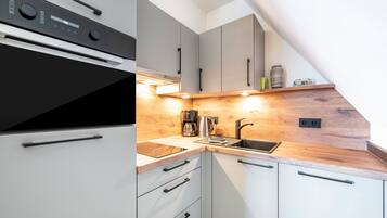 Kühlschrank, Ofen, Herdplatte, Geschirrspüler