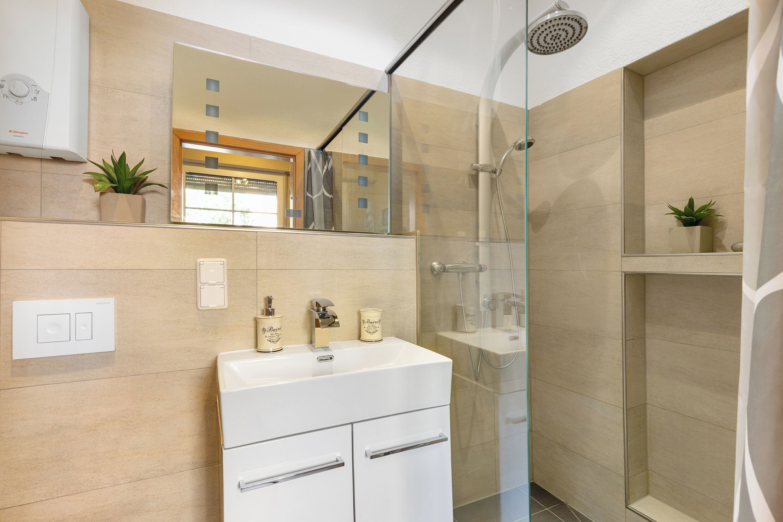 Dusche, Haartrockner, Handtücher